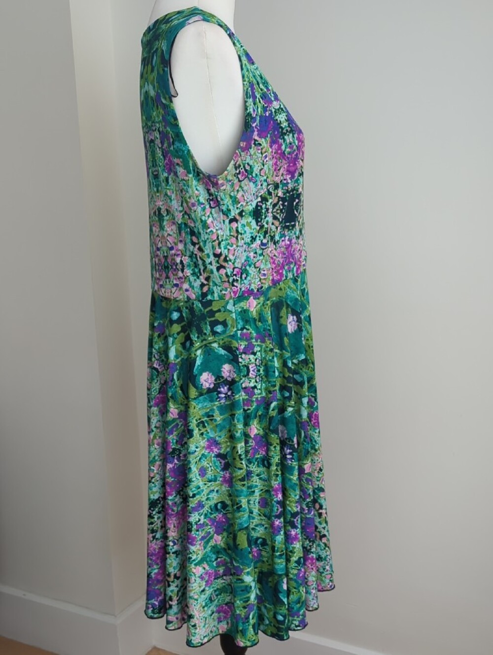 Cynthia Rowley Floral Garden Print Pleated Sleeveless Midi Dress - Picture 4 of 8